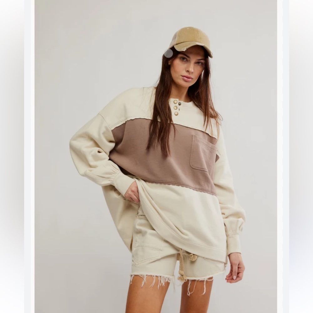 Free people STRAWBERRY SWEATSHIRT IN SUMMER SAND COMBO size xs NWOT oversized